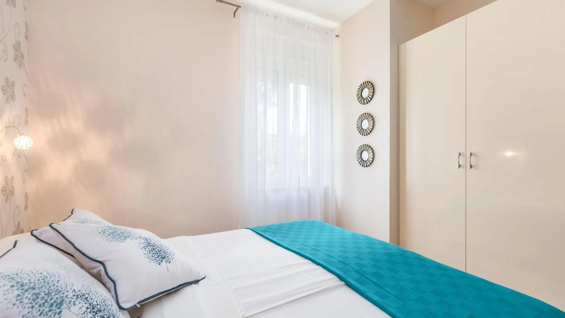 Apartments & Rooms Milcetic M location
